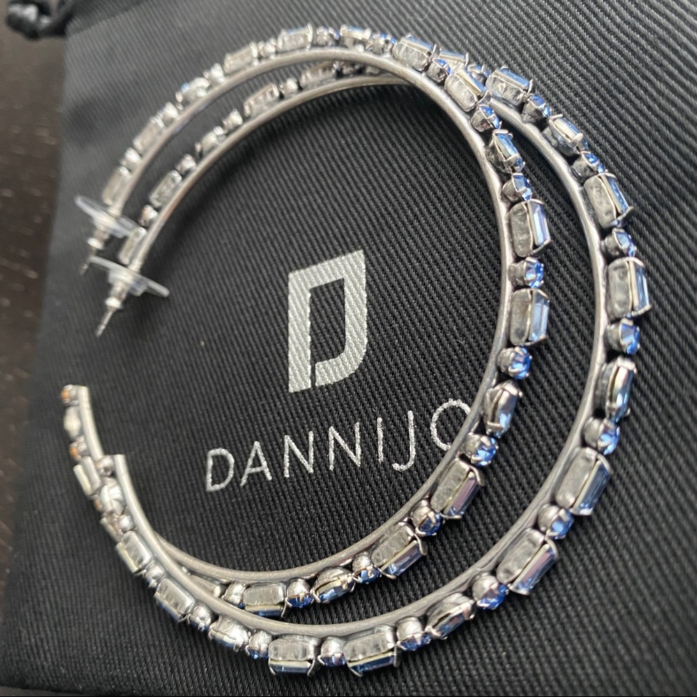 🌞 DANNIJO Linx Crystal Hoop Earrings - Picture 4 of 8